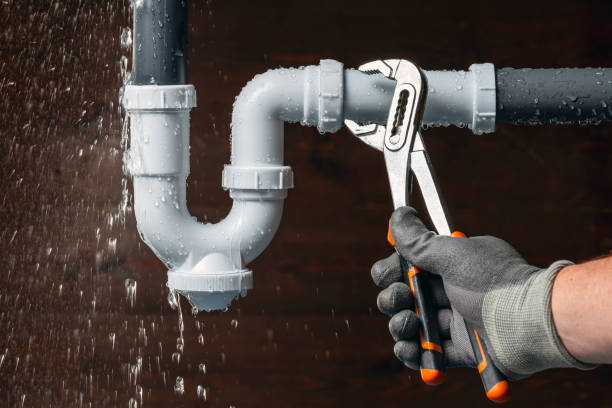 Professional Emergency Plumber technician working in Severn, MD